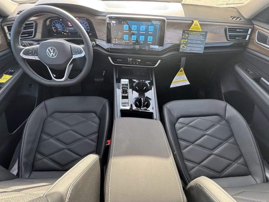 Volkswagen Atlas 2.0T SE w/Technology FWD 2025 — side view
