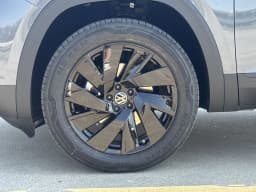 Volkswagen Atlas 2.0T SE w/Technology FWD 2025 — side view