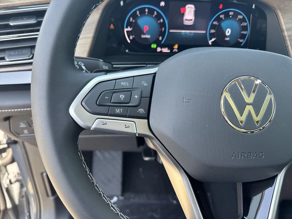 Volkswagen Atlas 2.0T SE w/Technology FWD 2025 — side view