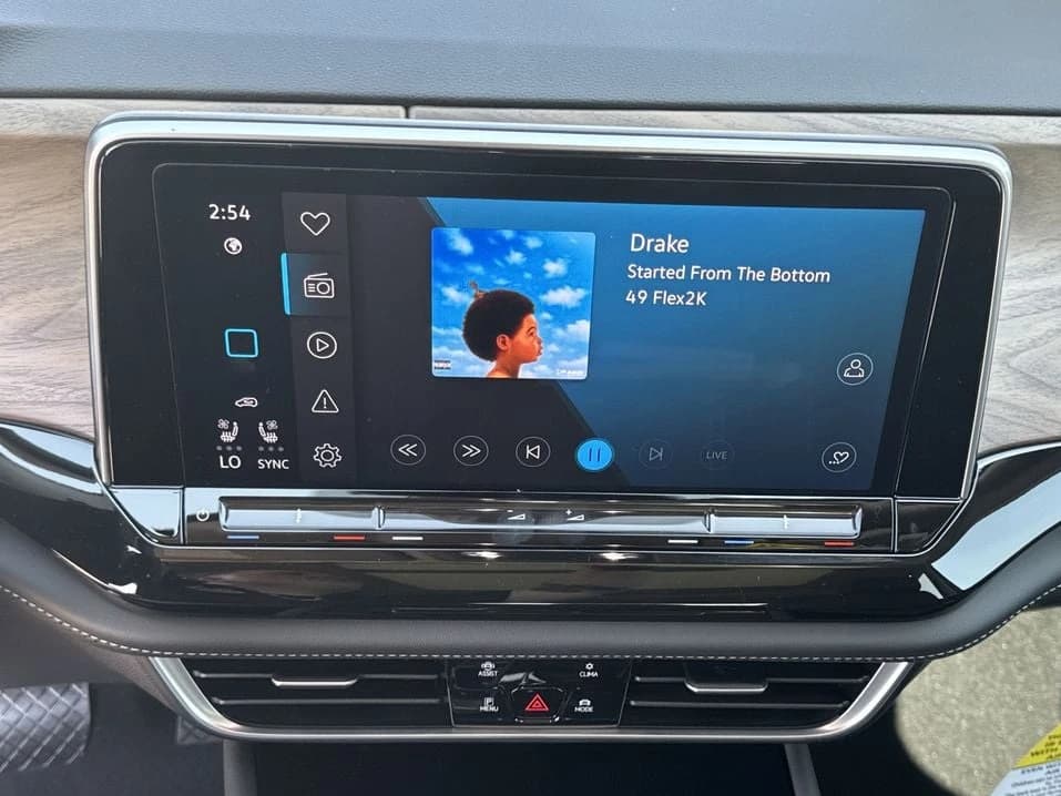 Volkswagen Atlas 2.0T SE w/Technology FWD 2025 — side view