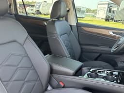 Volkswagen Atlas 2.0T SE w/Technology FWD 2025 — side view