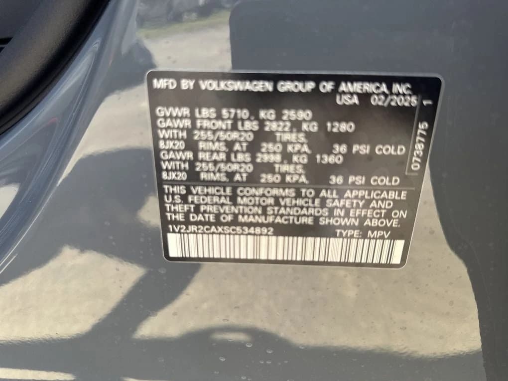 Volkswagen Atlas 2.0T SE w/Technology FWD 2025 — side view