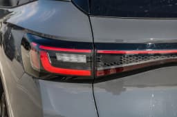 Volkswagen ID.4 Pro S Plus AWD 2025 — side view