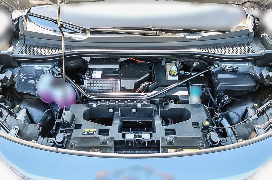 Volkswagen ID.4 Pro S Plus AWD 2025 — side view