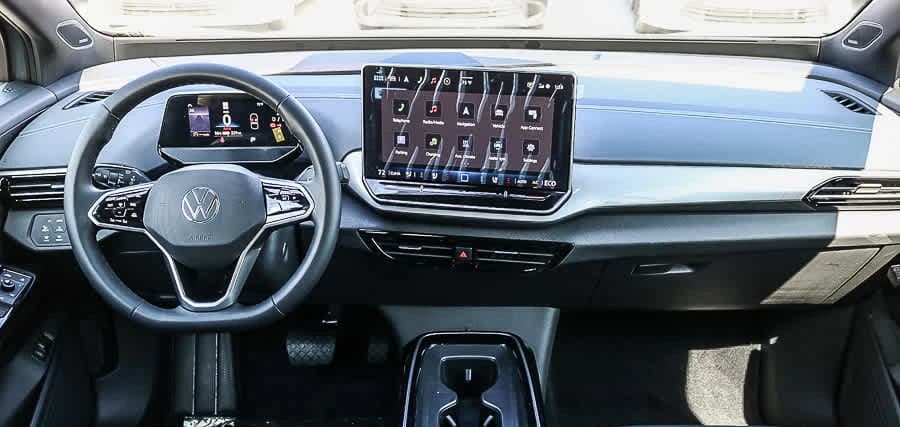 Volkswagen ID.4 Pro S Plus AWD 2025 — side view
