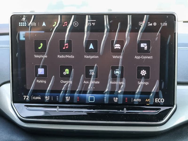 Volkswagen ID.4 Pro S Plus AWD 2025 — side view