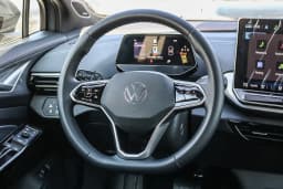 Volkswagen ID.4 Pro S Plus AWD 2025 — side view
