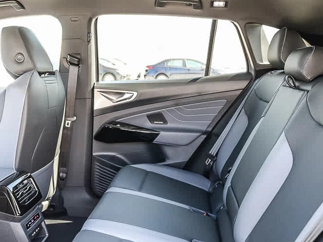 Volkswagen ID.4 Pro S Plus AWD 2025 — side view