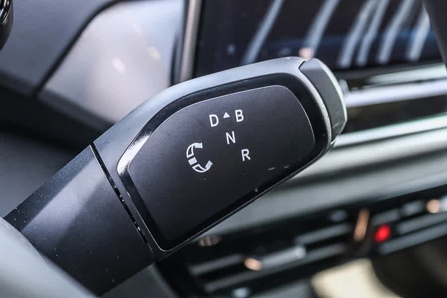 Volkswagen ID.4 Pro S Plus AWD 2025 — side view