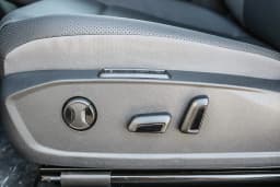 Volkswagen ID.4 Pro S Plus AWD 2025 — side view