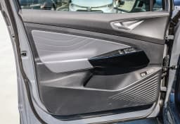 Volkswagen ID.4 Pro S Plus AWD 2025 — side view