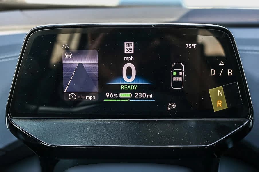 Volkswagen ID.4 Pro S Plus AWD 2025 — side view
