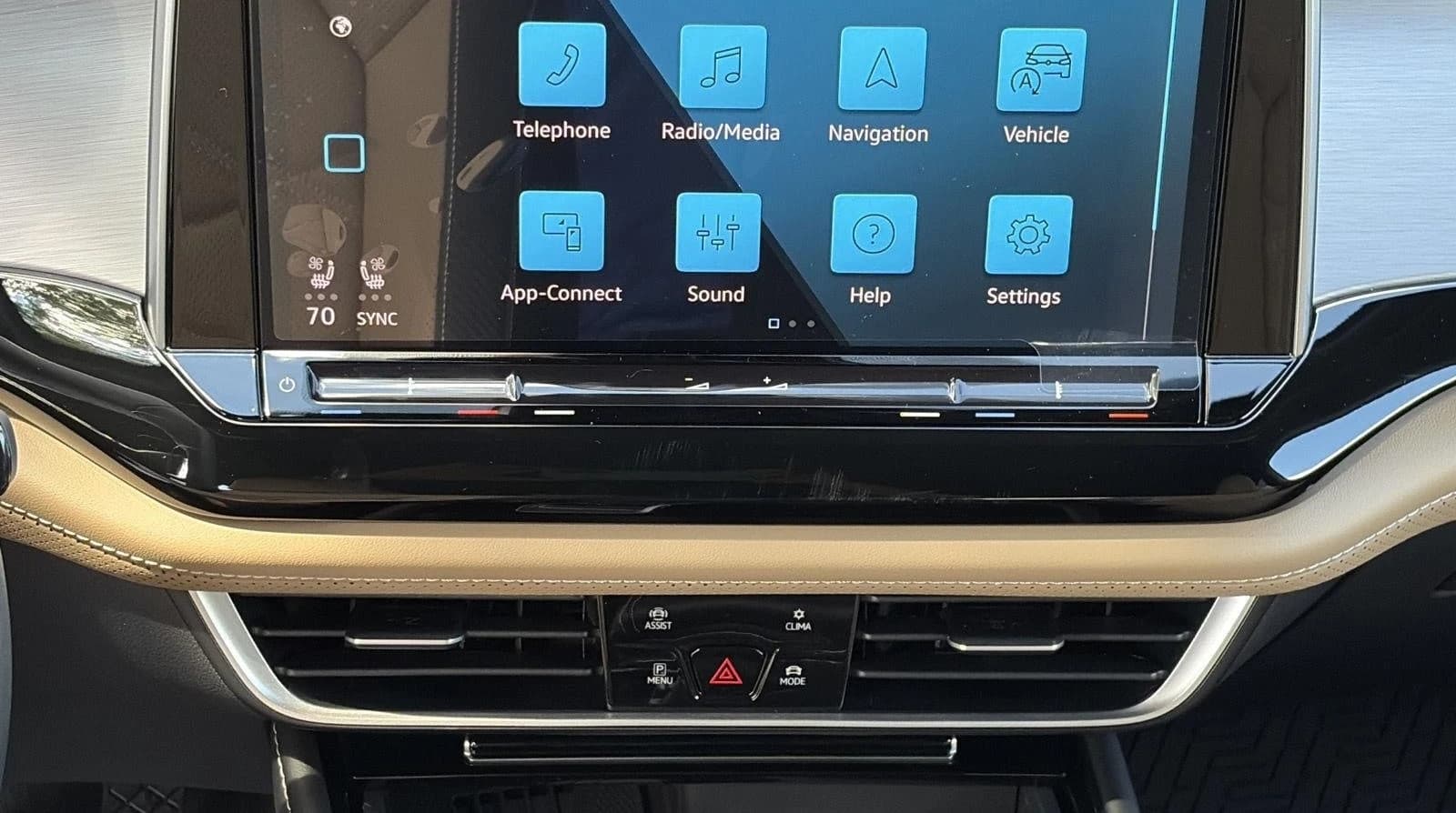 Volkswagen Atlas Cross Sport 2.0T SE w/Technology 4MOTION 2026 — side view
