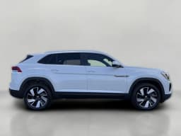 Volkswagen Atlas Cross Sport 2.0T SE w/Technology 4MOTION 2026 — side view