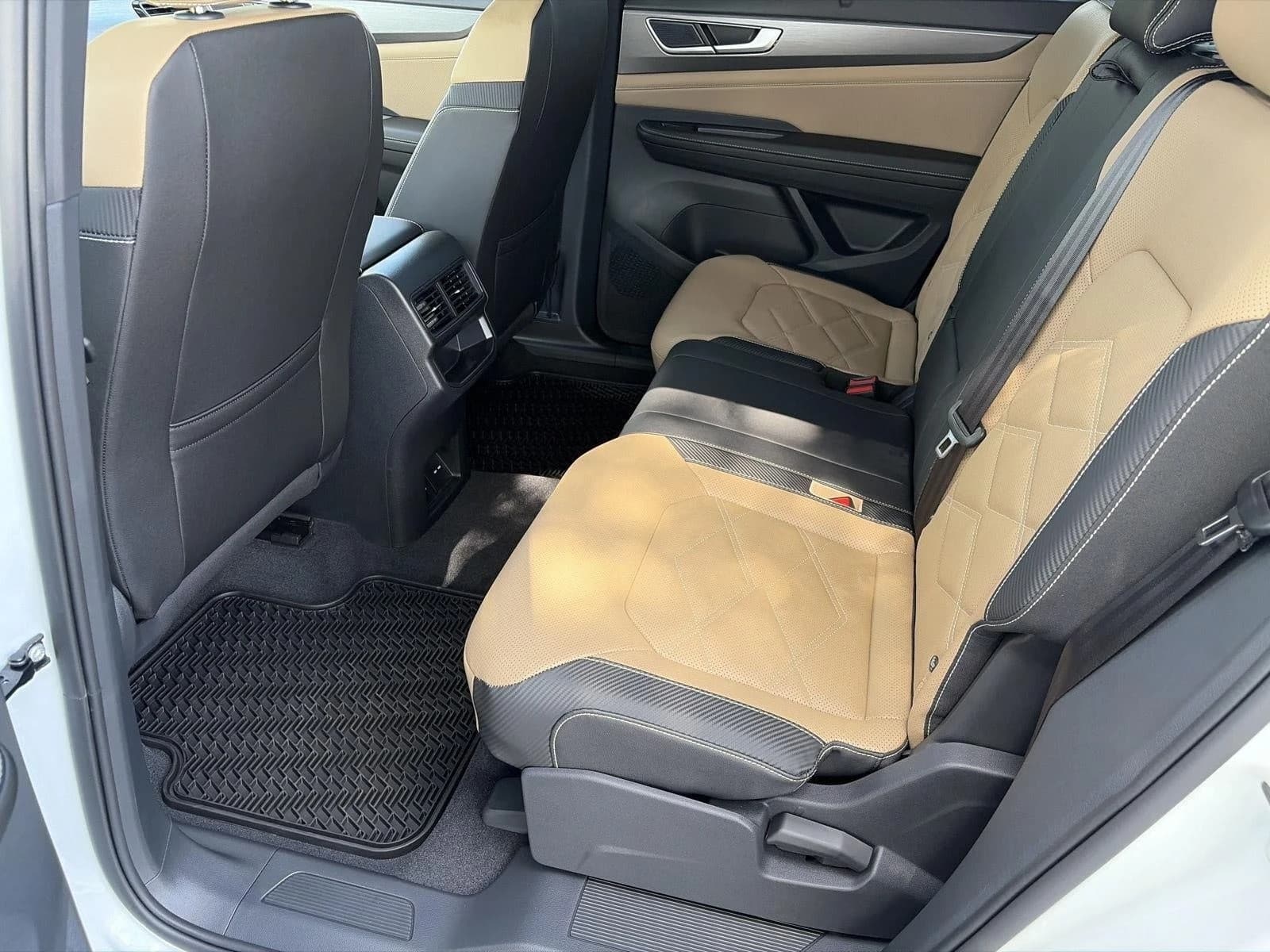 Volkswagen Atlas Cross Sport 2.0T SE w/Technology 4MOTION 2026 — side view