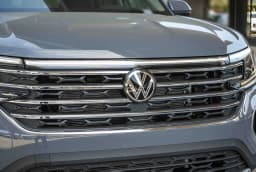 Volkswagen Atlas 2.0T SE w/Technology 4MOTION 2026 — side view