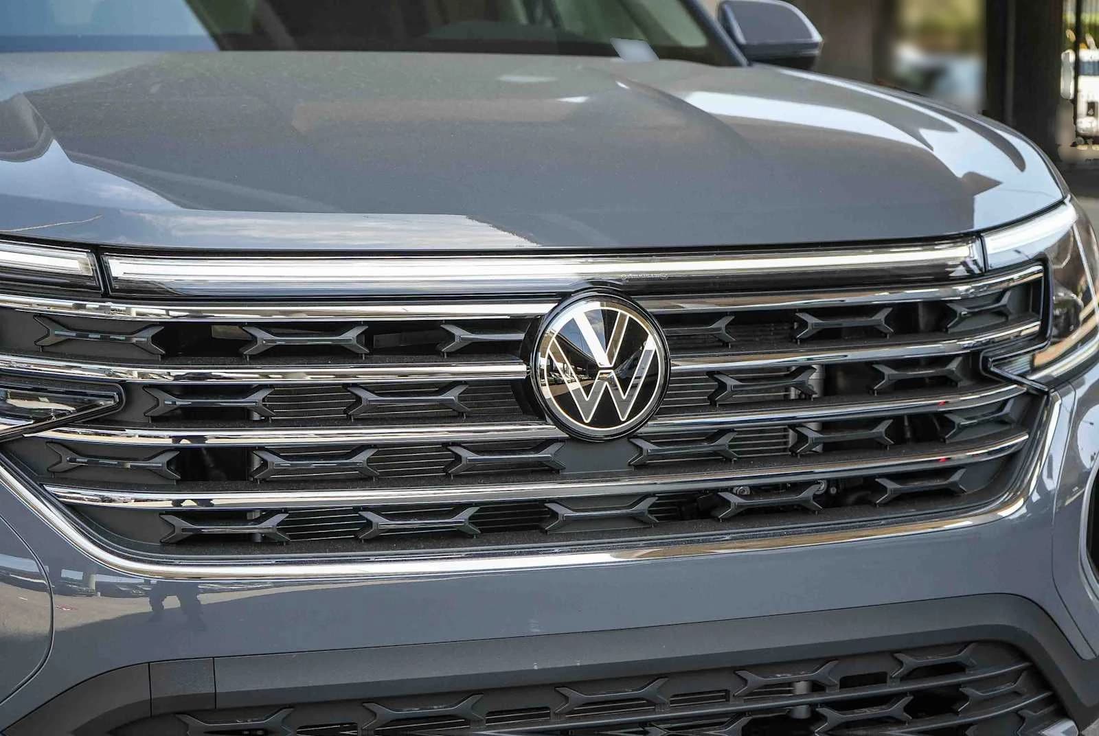 Volkswagen Atlas 2.0T SE w/Technology 4MOTION 2026 — side view