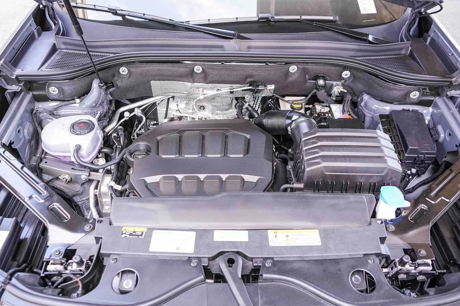 Volkswagen Atlas 2.0T SE w/Technology 4MOTION 2026 — side view