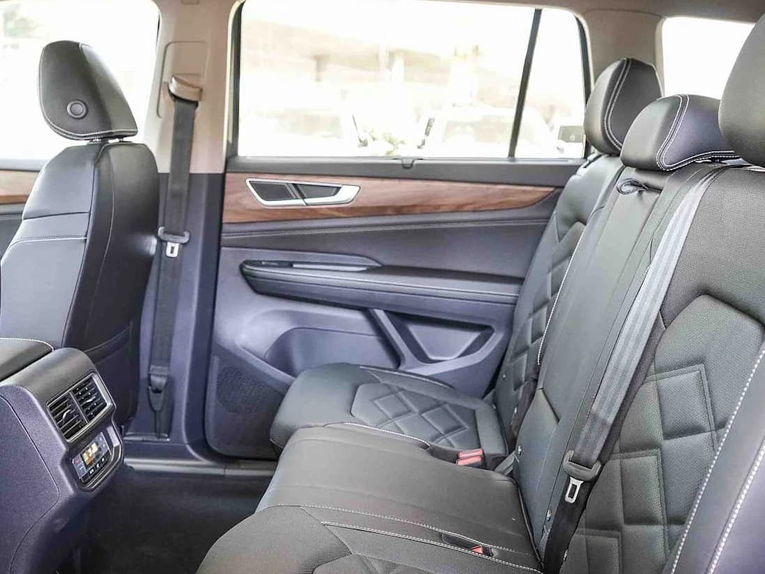 Volkswagen Atlas 2.0T SE w/Technology 4MOTION 2026 — side view