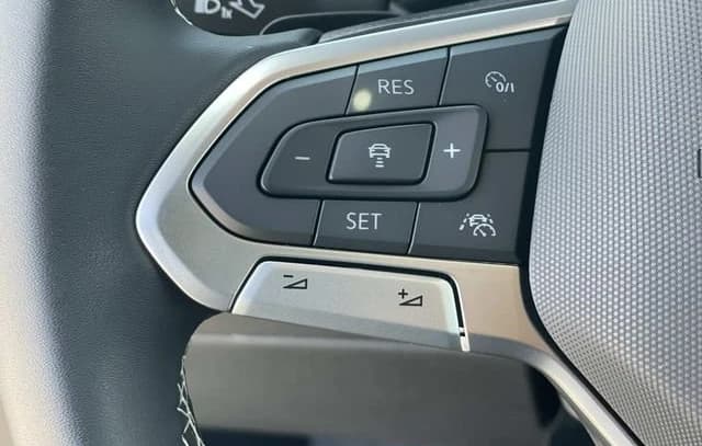 Volkswagen Atlas 2.0T SE w/Technology 4MOTION 2026 — side view