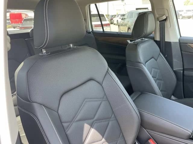 Volkswagen Atlas 2.0T SE w/Technology 4MOTION 2026 — side view