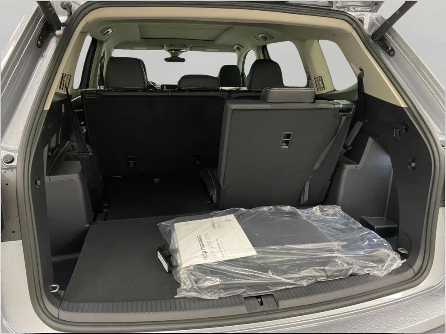 Volkswagen Atlas 2.0T SE w/Technology 4MOTION 2026 — side view