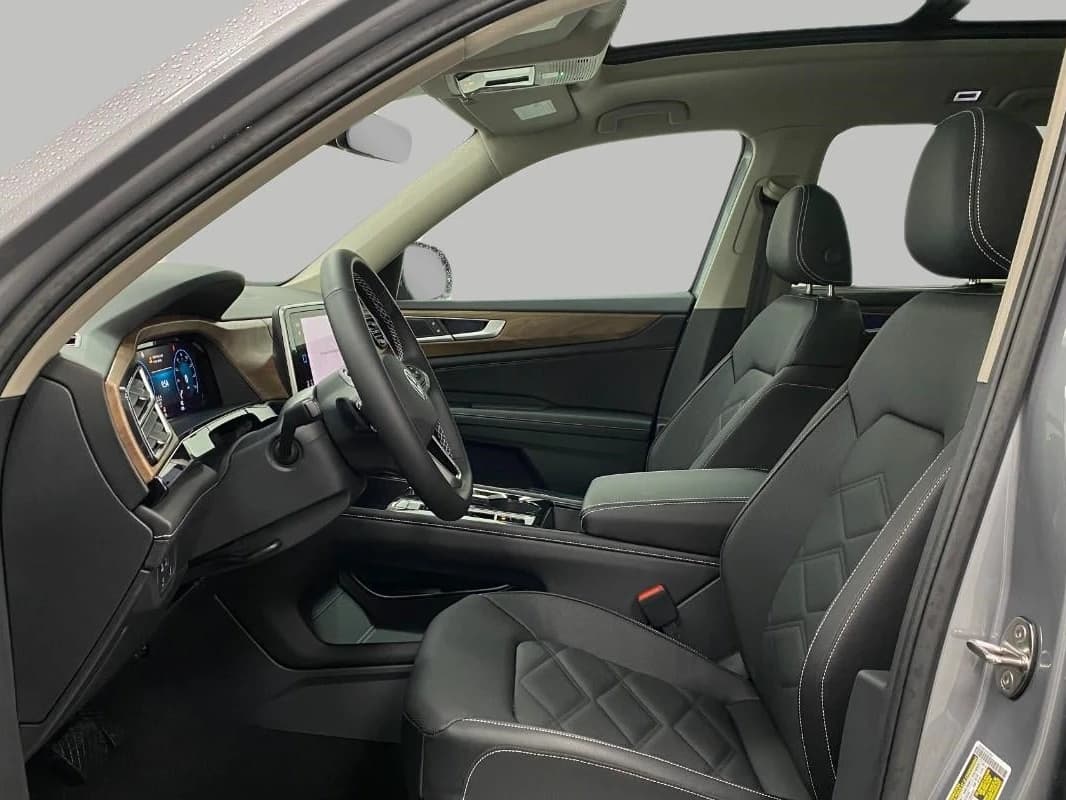 Volkswagen Atlas 2.0T SE w/Technology 4MOTION 2026 — side view