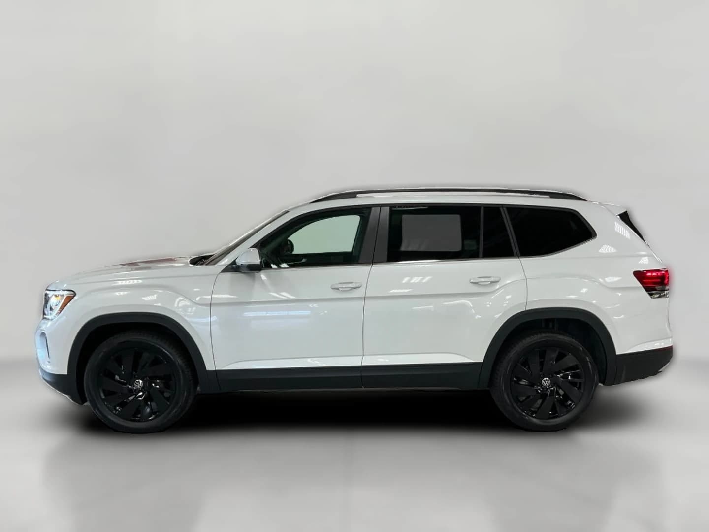 Volkswagen Atlas 2.0T SE w/Technology 4MOTION 2026 — side view