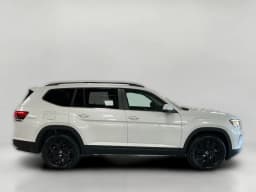 Volkswagen Atlas 2.0T SE w/Technology 4MOTION 2026 — side view