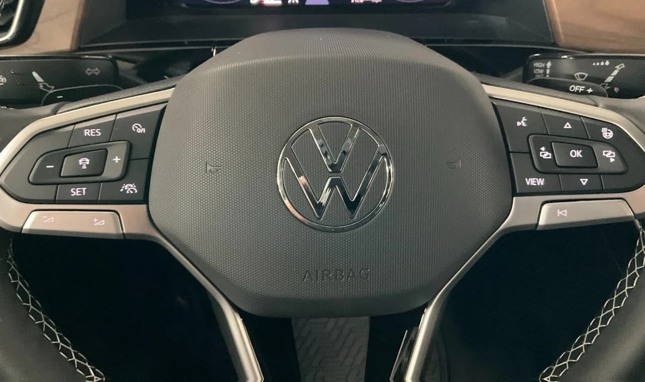Volkswagen Atlas 2.0T SE w/Technology 4MOTION 2026 — side view