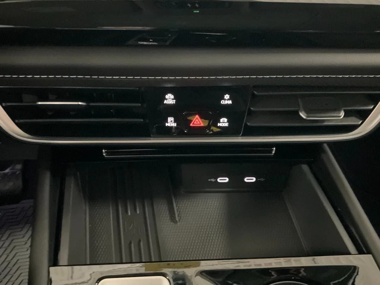 Volkswagen Atlas 2.0T SE w/Technology 4MOTION 2026 — side view