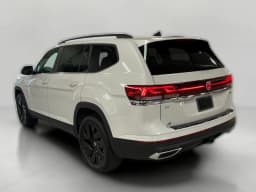 Volkswagen Atlas 2.0T SE w/Technology 4MOTION 2026 — side view