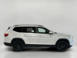 Volkswagen Atlas 2.0T SE w/Technology 4MOTION 2026 — side view