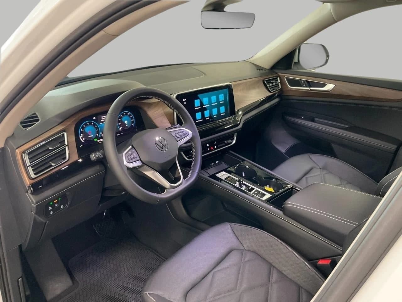 Volkswagen Atlas 2.0T SE w/Technology 4MOTION 2026 — side view