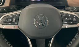 Volkswagen Atlas 2.0T SE w/Technology 4MOTION 2026 — side view