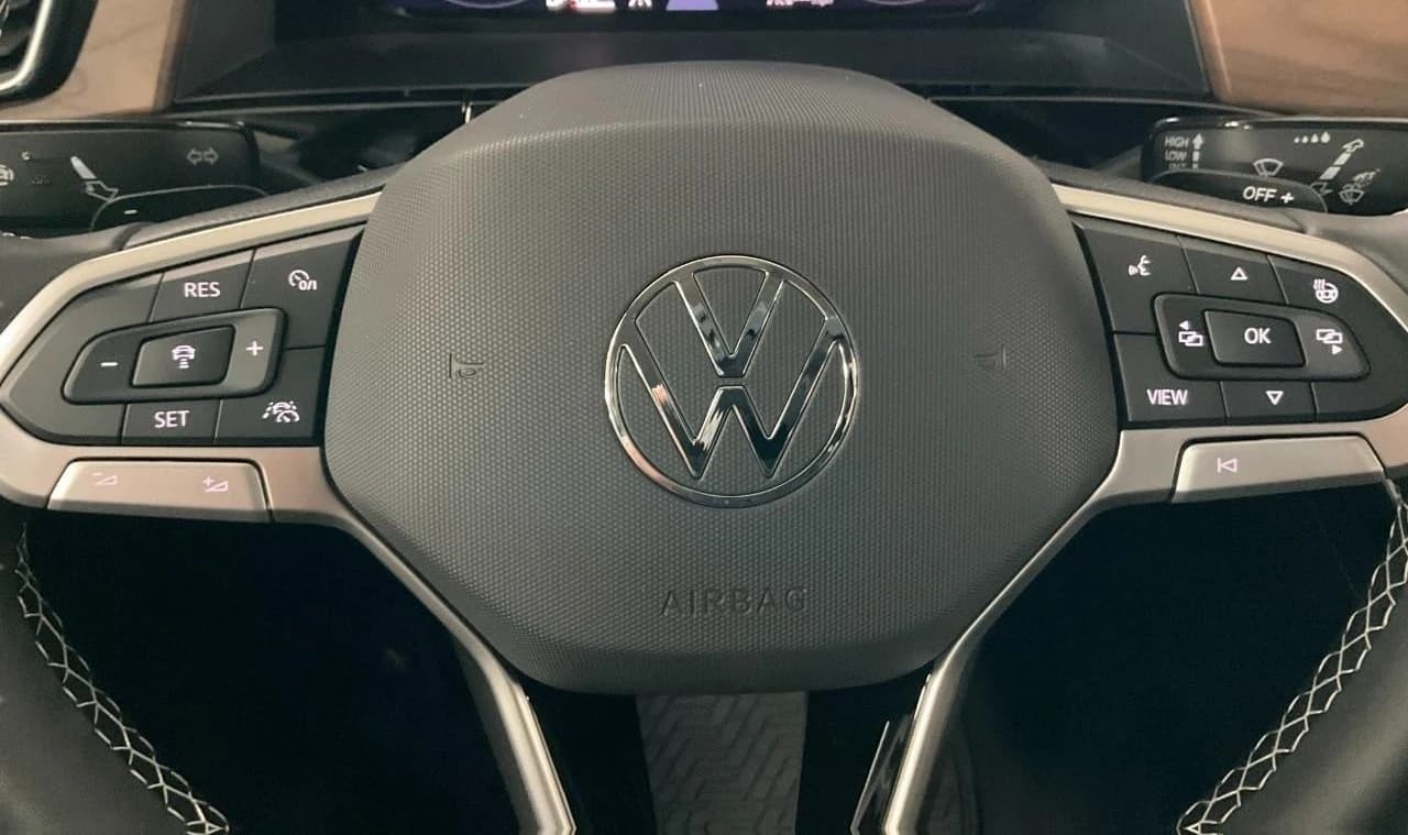 Volkswagen Atlas 2.0T SE w/Technology 4MOTION 2026 — side view