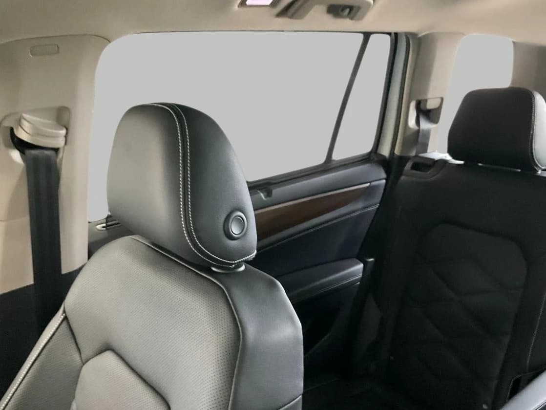 Volkswagen Atlas 2.0T SE w/Technology 4MOTION 2026 — side view