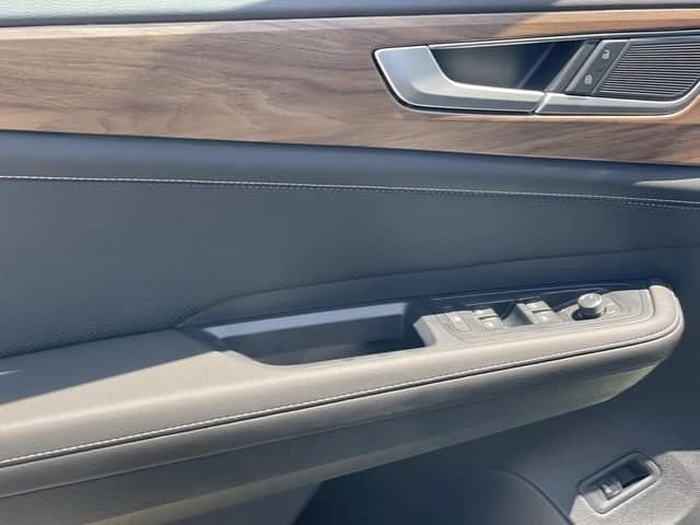 Volkswagen Atlas 2.0T SE w/Technology 4MOTION 2026 — side view