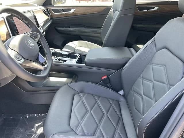 Volkswagen Atlas 2.0T SE w/Technology 4MOTION 2026 — side view
