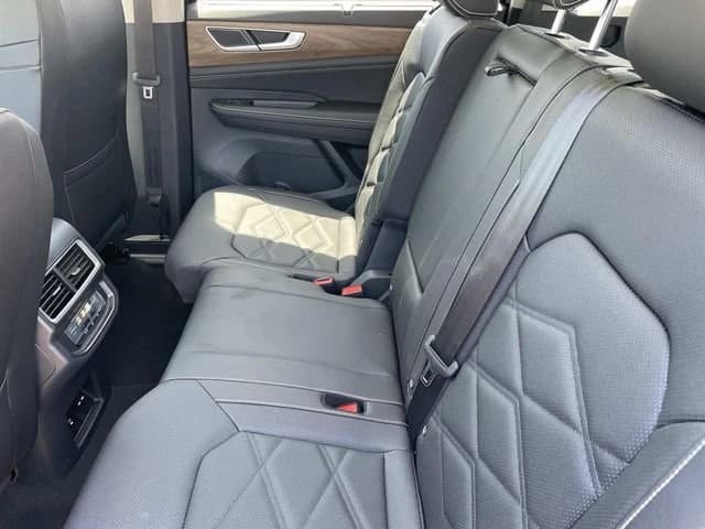 Volkswagen Atlas 2.0T SE w/Technology 4MOTION 2026 — side view