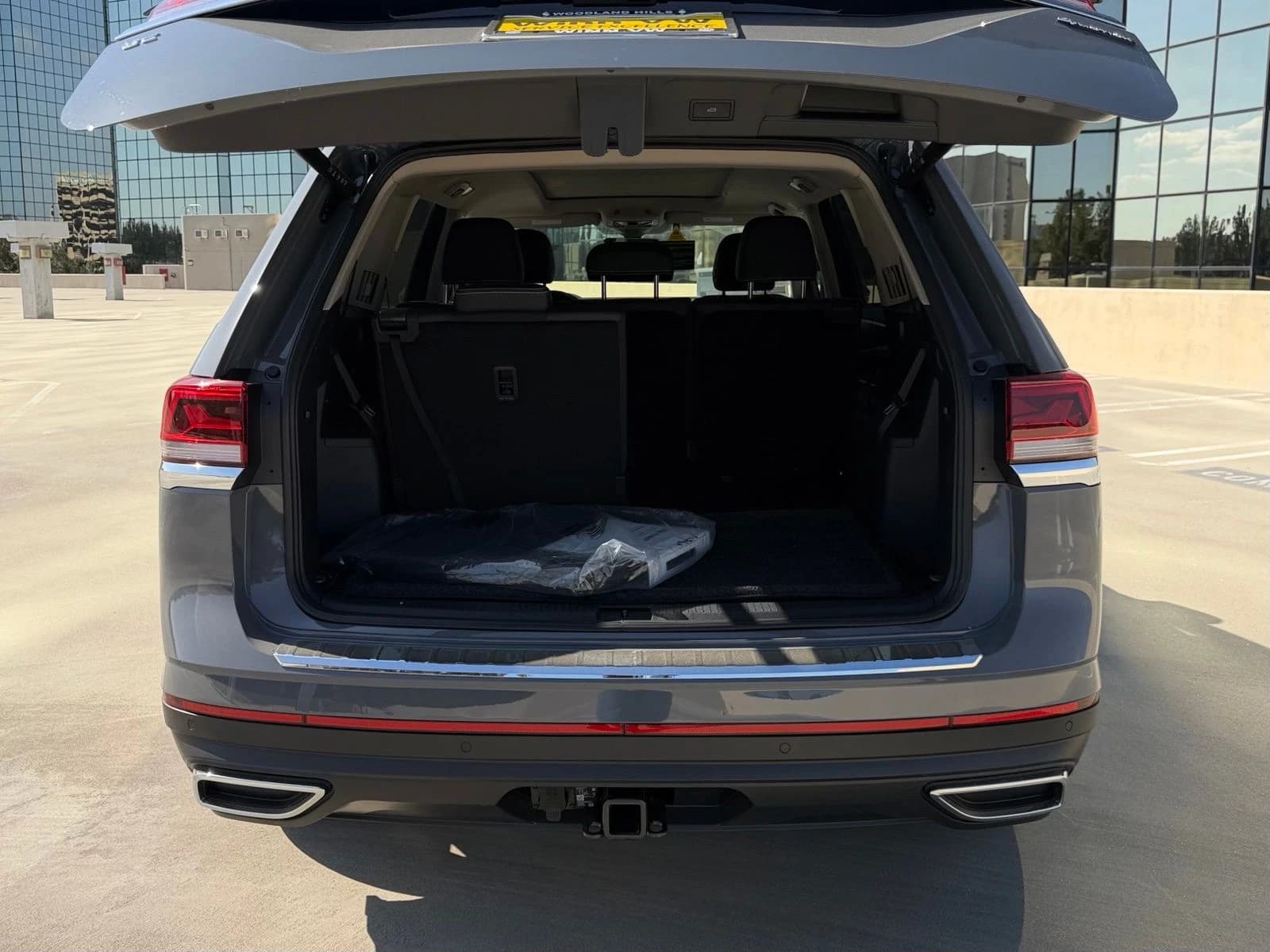 Volkswagen Atlas 2.0T SE w/Technology 4MOTION 2026 — side view