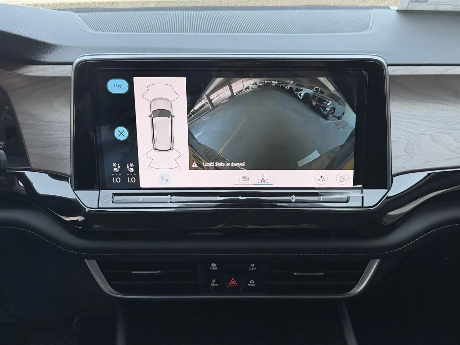 Volkswagen Atlas 2.0T SE w/Technology 4MOTION 2026 — side view