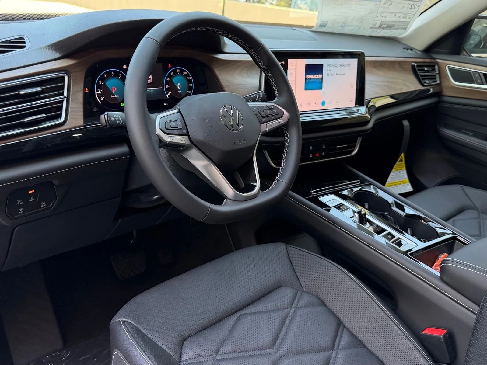 Volkswagen Atlas 2.0T SE w/Technology 4MOTION 2026 — side view