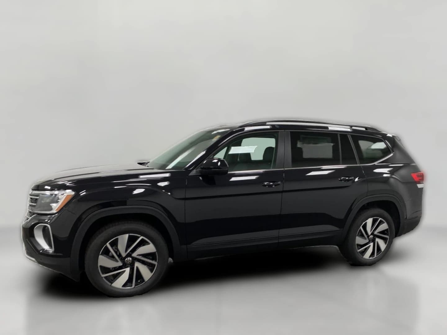 Volkswagen Atlas 2.0T SE w/Technology 4MOTION 2026 — side view