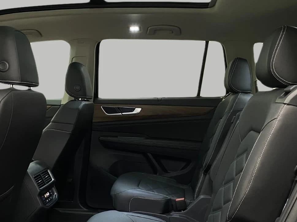 Volkswagen Atlas 2.0T SE w/Technology 4MOTION 2026 — side view