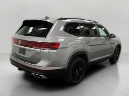 Volkswagen Atlas 2.0T SE w/Technology 4MOTION 2026 — side view