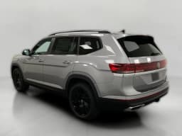 Volkswagen Atlas 2.0T SE w/Technology 4MOTION 2026 — side view