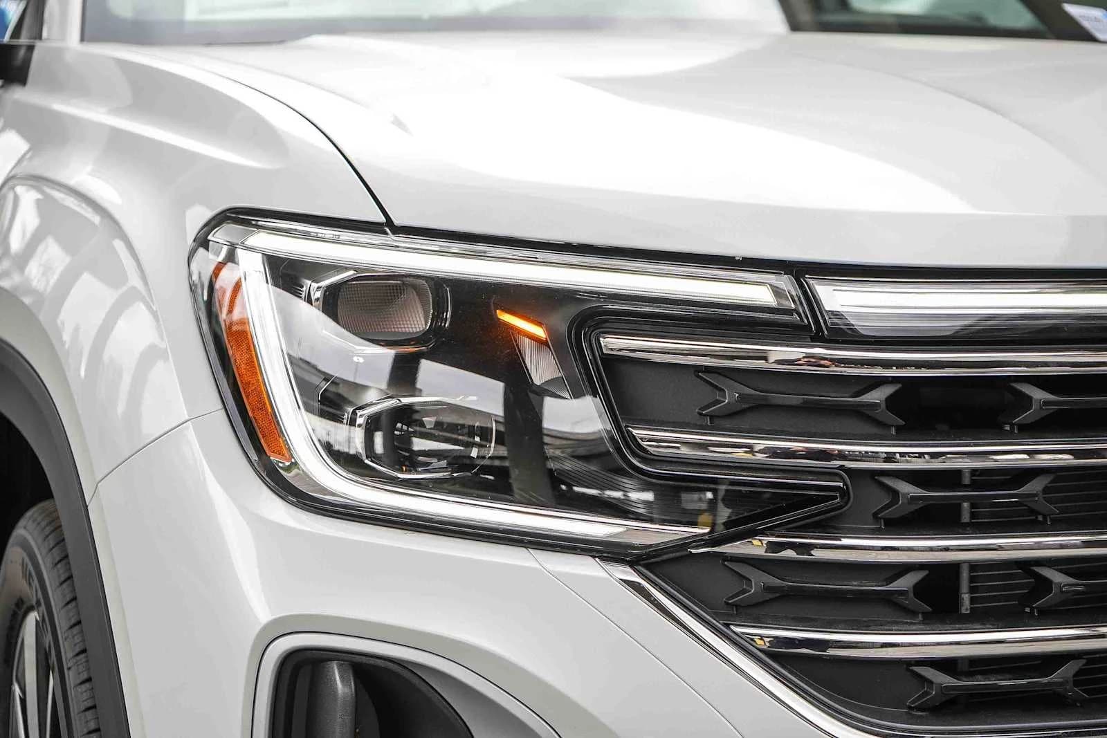 Volkswagen Atlas 2.0T SE w/Technology 4MOTION 2026 — side view