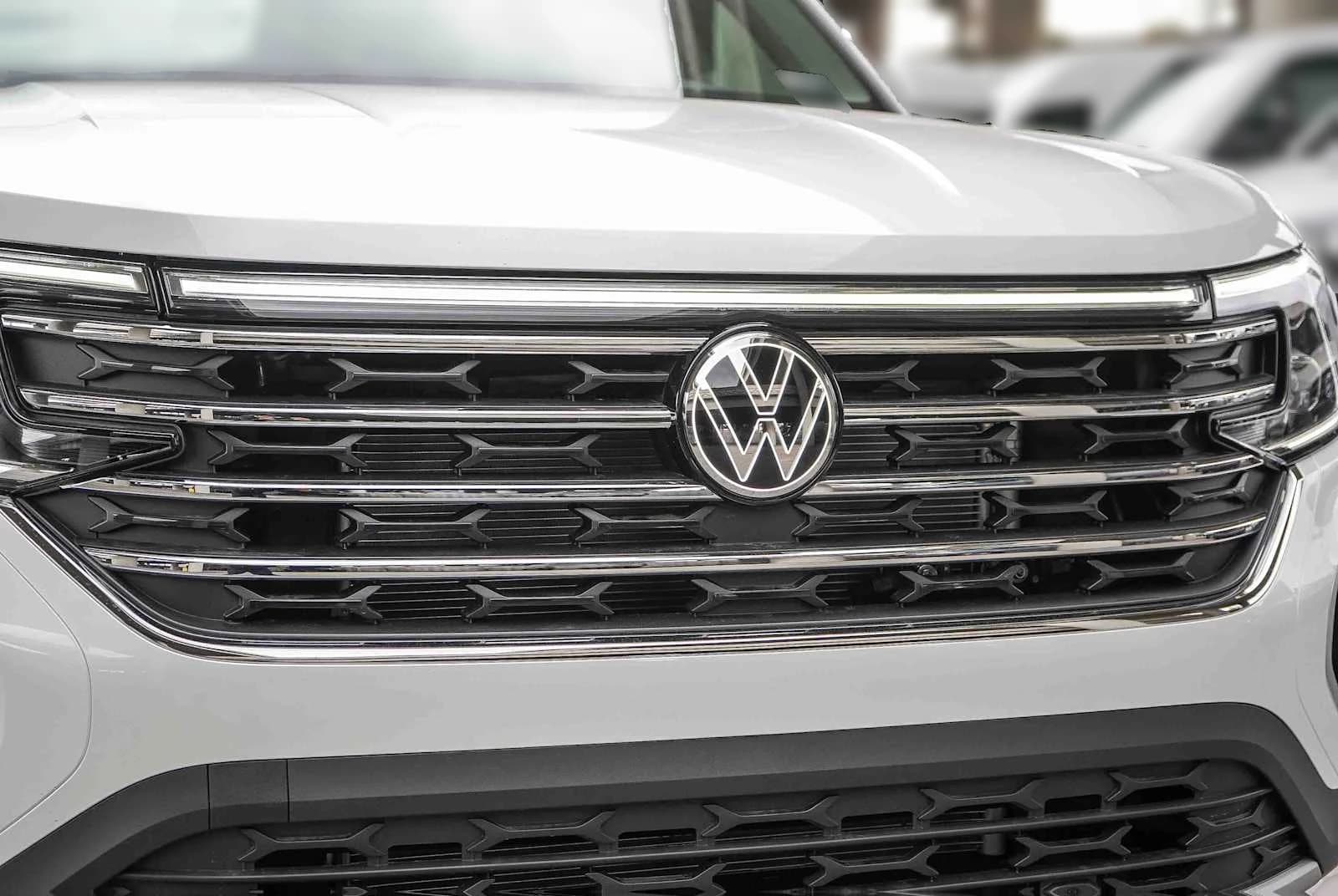 Volkswagen Atlas 2.0T SE w/Technology 4MOTION 2026 — side view