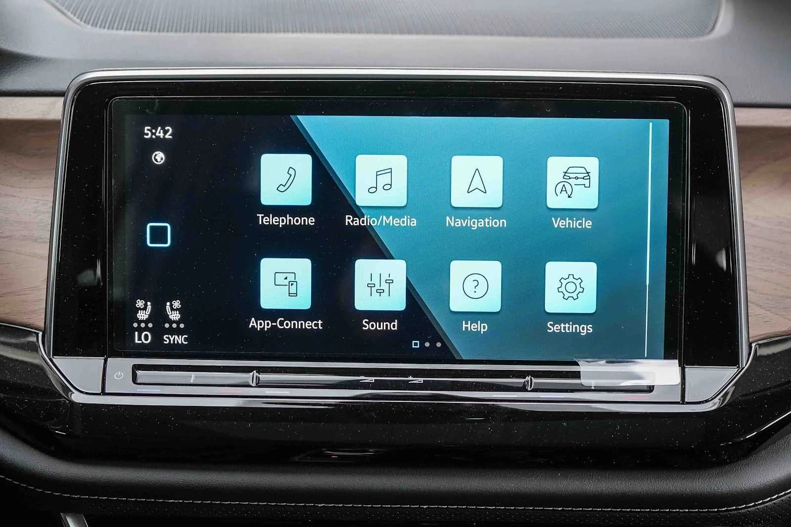 Volkswagen Atlas 2.0T SE w/Technology 4MOTION 2026 — side view